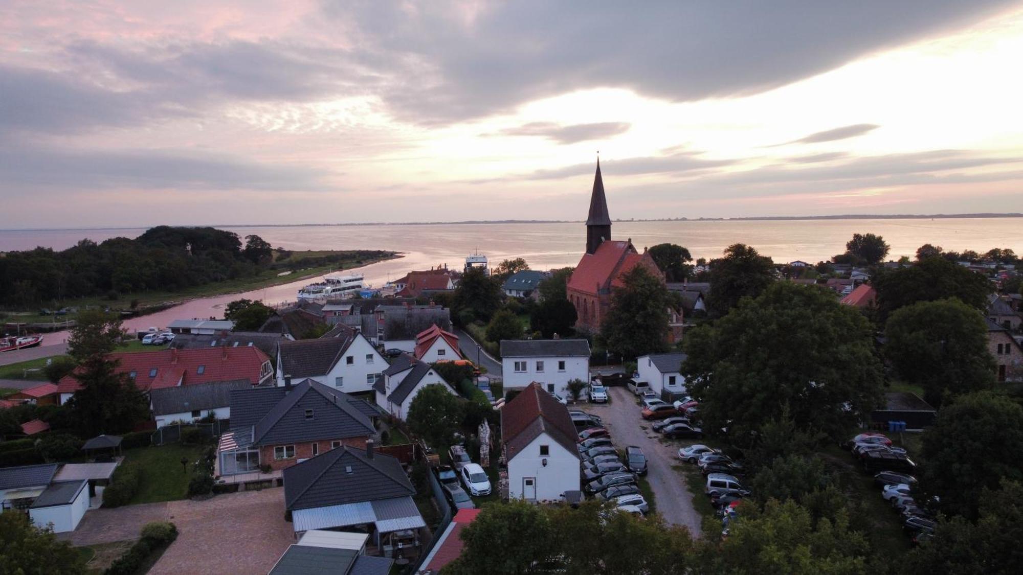 Wohlfuehl-orte24 Am Hafen In Schaprode, Ruegen Schaprode